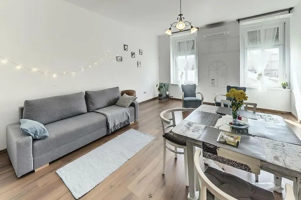 Bright Sunny Apt At Keleti Station,Near Citycenter ブダペスト